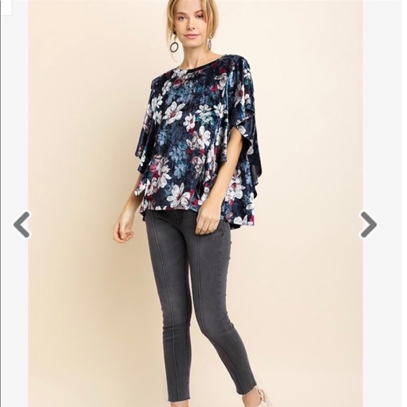 ‼️Beautiful velvet top  ruffles sleeves - Picture 2 of 8